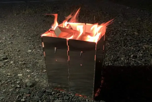 DIY】100均鉄板でソロキャンプ用の焚き火台を自作│LIFE style DIY